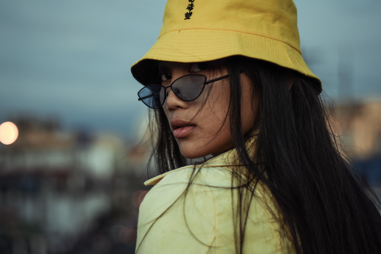woman wearing bucket hat