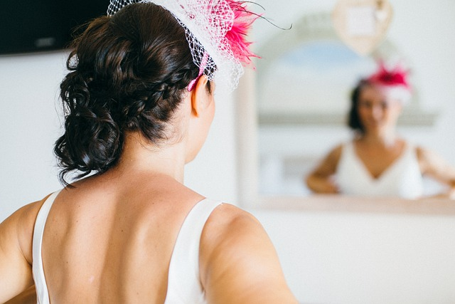A bride wearing a fascinator hat