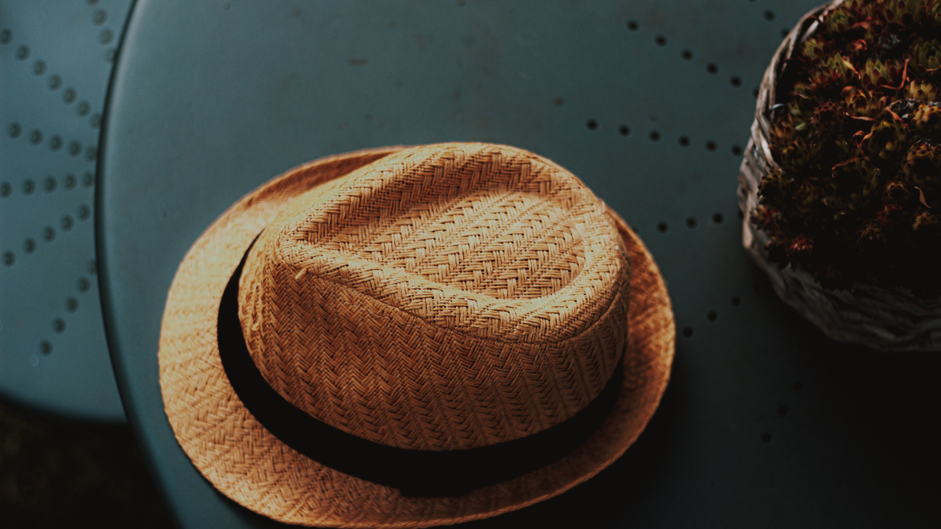 Sustainable Straw Hat Packaging