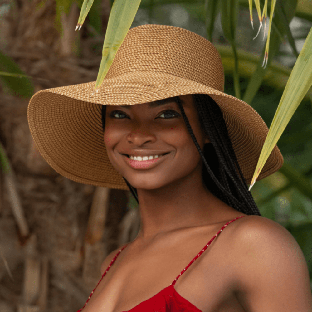 Straw hat styles for women in their 30s