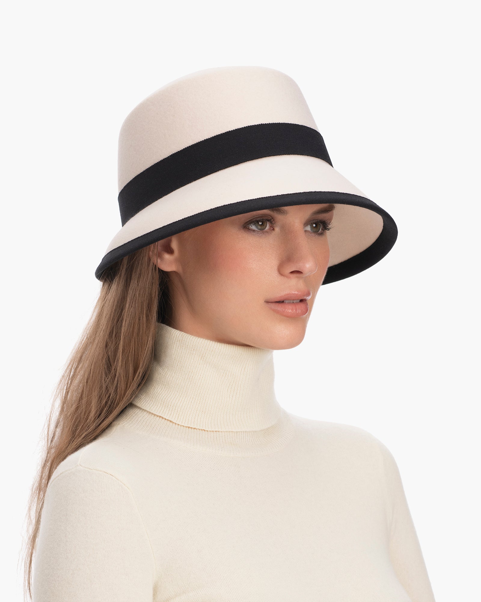 FW23_13143_LILY_WHT_BLK_LEADco