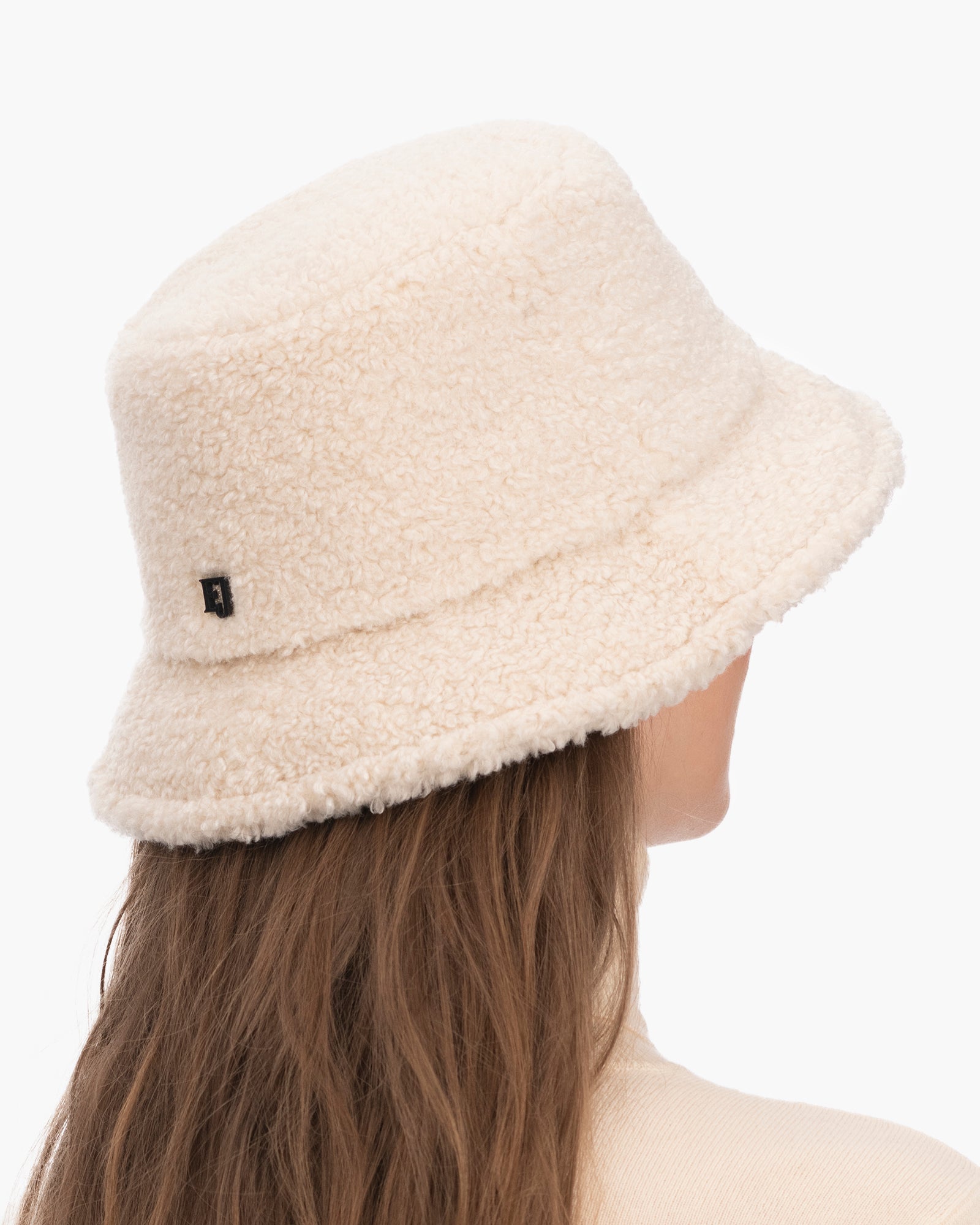 FW23_13483_LAMB_BUCKET_CREAM_B