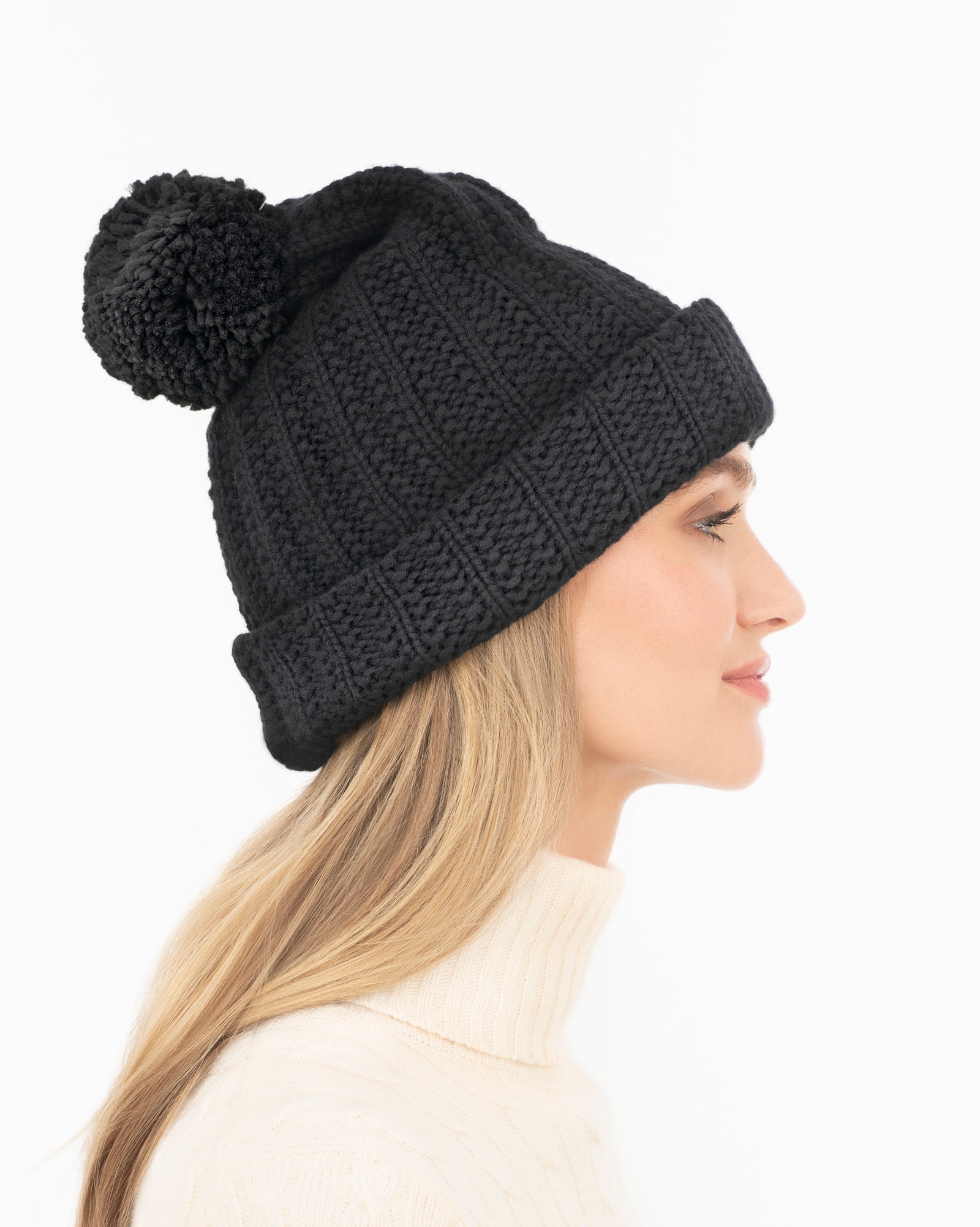 帽子 FILTH CASHMERE BIG BEANIE / CORE BLK Beanie_Black_Lifestyle1_e5f919