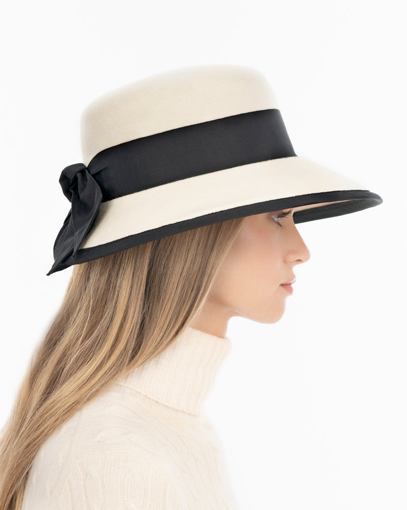 Diva H'Iver Off-White/Black Eric Javits