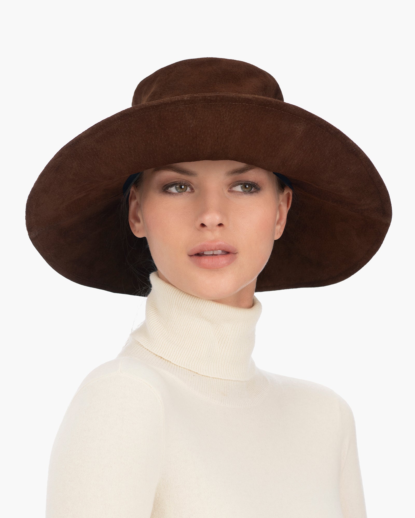 Anette Suede Bucket Hat