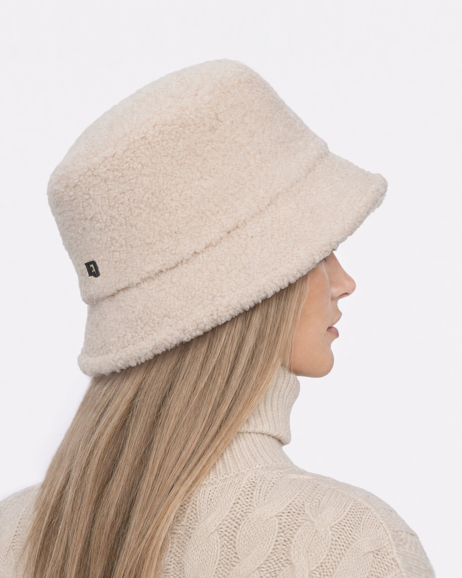 FW26_13483_LAMB_BUCKET_CREAM_R