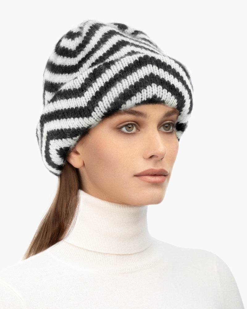 Chevron Beanie Black/Cream Eric Javits