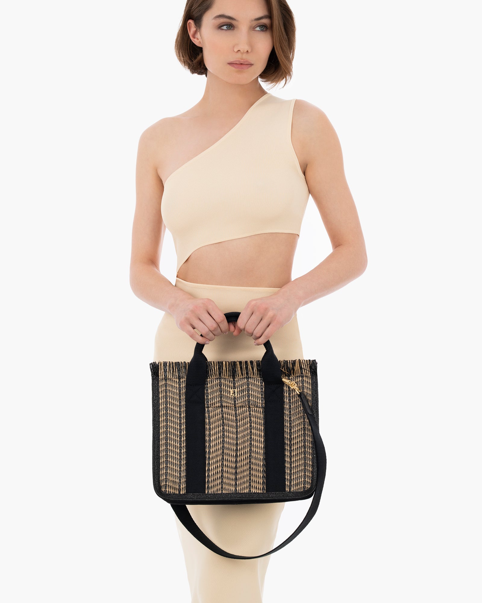 SS23_23879_MAKU_BLACK_MIX_HOLD